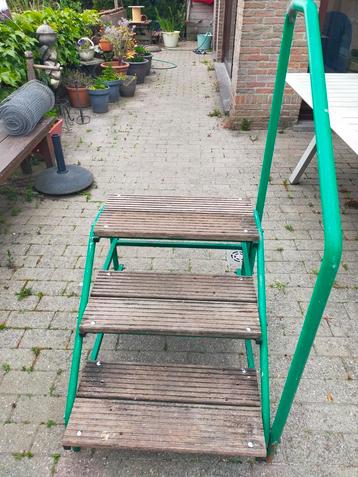 Opstap voor aan caravan met Leuning rechter kant. beschikbaar voor biedingen