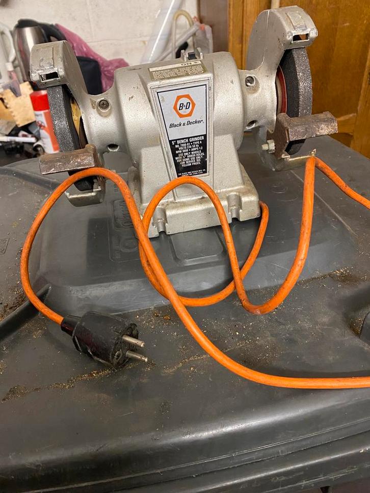 Meuleuse d’établi Black & Decker 5”, Doe-het-zelf en Bouw, Gereedschap | Slijpmachines, Ophalen