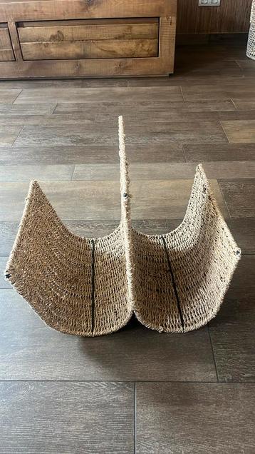Rotan krantenbak, Enlèvement, Comme neuf