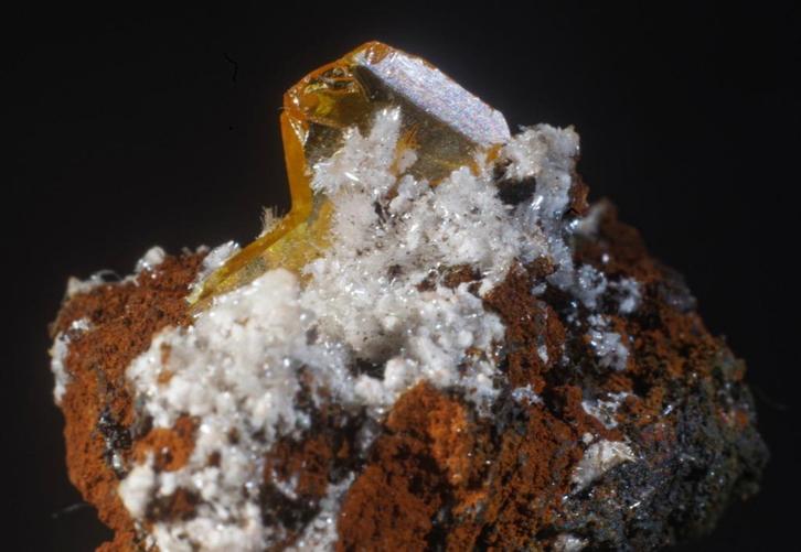 WULFENIET + WILLEMIET UV ! uit Los Lamentos, Mexico, Verzamelen, Mineralen en Fossielen, Mineraal, Ophalen of Verzenden