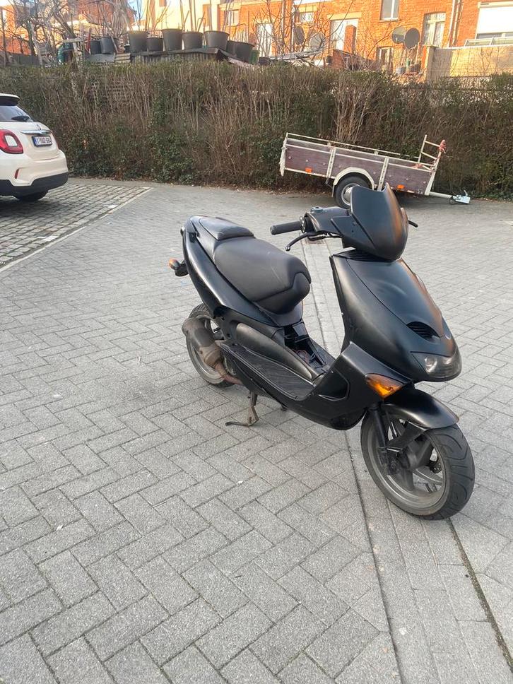 Aprilia sr50, Fietsen en Brommers, Scooters | Aprilia, Zo goed als nieuw, SR 50, Klasse B (45 km/u), Benzine, Ophalen