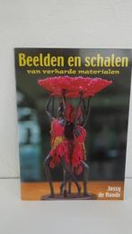 BOEK : BEELDEN EN SCHALEN MET PRETEX MAKEN, Ophalen of Verzenden, Zo goed als nieuw, Kleien en Boetseren