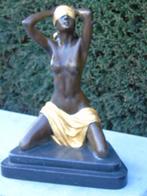 statue une femme les yeux bandés en bronze signé sur marbre, Bronze, Enlèvement ou Envoi