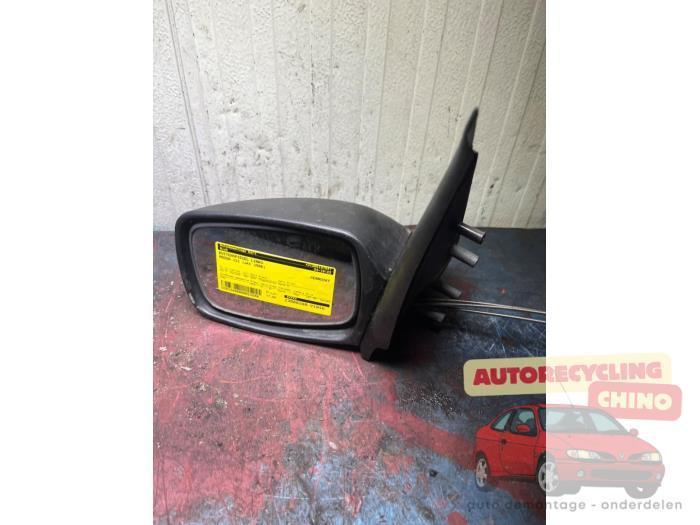 Buitenspiegel links van een Mazda 121, Auto-onderdelen, Spiegels, Mazda, Gebruikt, 3 maanden garantie, Ophalen of Verzenden