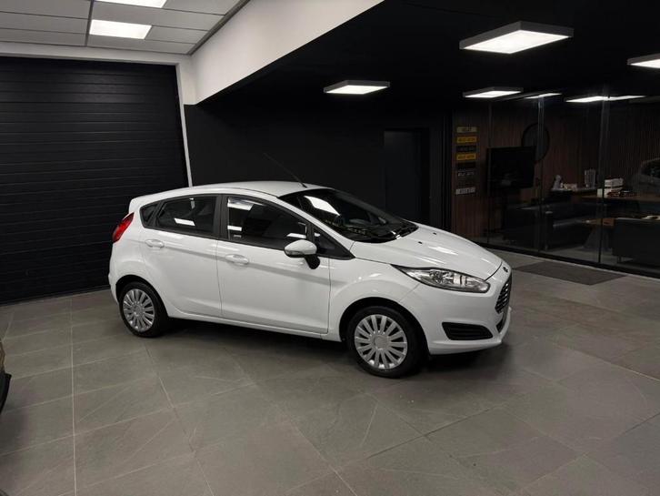 FORD FIESTA TURBO BENZINE ECEBOST/2015/TOP STAAT, Autos, Ford, Entreprise, Achat, Fiësta, Bluetooth, Essence, Euro 5, Blanc, Noir