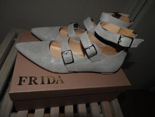 FRIDA - platte schoenen met riempjes - mt 41 -als nieuw, Vêtements | Femmes, Chaussures, Comme neuf, Chaussures basses, Gris, Enlèvement ou Envoi