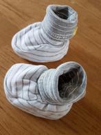 NOPPIES - Chaussons blanc et gris réversibles, Enfants & Bébés, Vêtements de bébé | Chaussures & Chaussettes, Garçon ou Fille