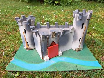 Chateau fort 1950Boismanu vintage stijl om te verkopen om ee beschikbaar voor biedingen