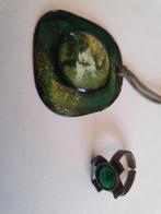 groene hanger met bijpassende ring., Handtassen en Accessoires, Antieke sieraden, Hanger, Ophalen of Verzenden