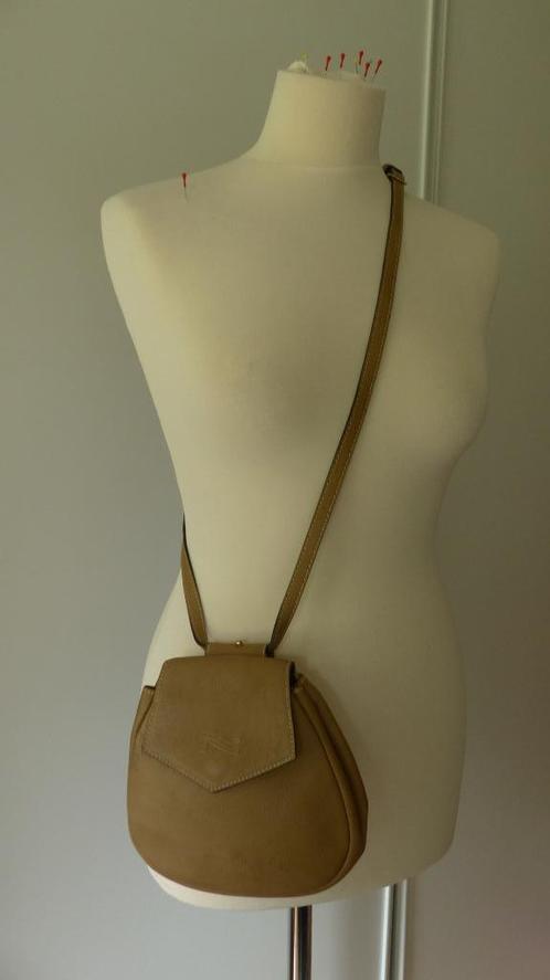 Nathan beige tasje crossover, Handtassen en Accessoires, Tassen | Damestassen, Gebruikt, Schoudertasje, Beige, Ophalen of Verzenden