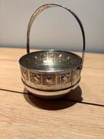 Verzilverd kommetje, Enlèvement