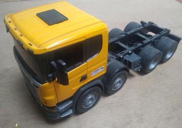 Bruder SCANIA vrachtwagen (geel) 8x4 type beschikbaar voor biedingen
