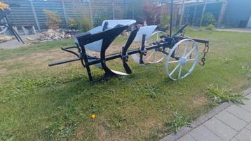 De vieux chevaux sortent des deux roues, Enlèvement