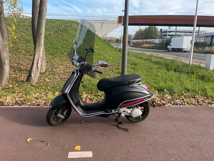 Vespa Sprint - A klasse - weinig km’s, Fietsen en Brommers, Scooters | Vespa, Ophalen