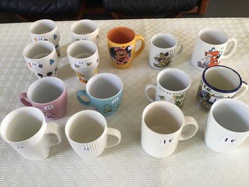 70 mugs différents pour seulement 1 euro chacun, Maison & Meubles, Cuisine | Vaisselle, Comme neuf, Enlèvement ou Envoi