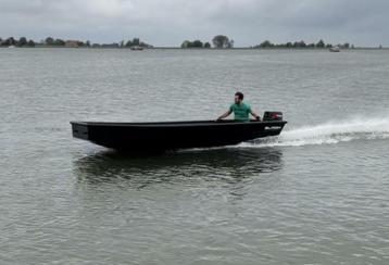 HDPE platbodem 500 Demo-boot / showroom model laagste prijs! beschikbaar voor biedingen