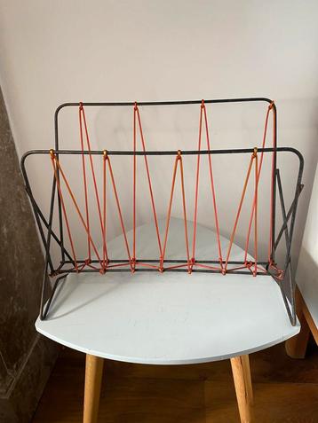 Porte revue vintage en métal et scoubidou, Enlèvement ou Envoi, Comme neuf