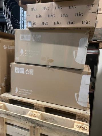 Gratis stevige kartonnen dozen beschikbaar voor biedingen