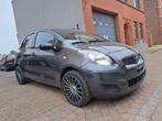 Toyota yaris essence 1300cc 2010 automatique 77000km, Te koop, Zilver of Grijs, Stadsauto, Benzine