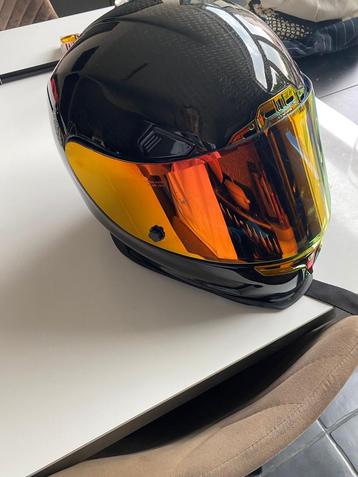 Carbon helm beschikbaar voor biedingen