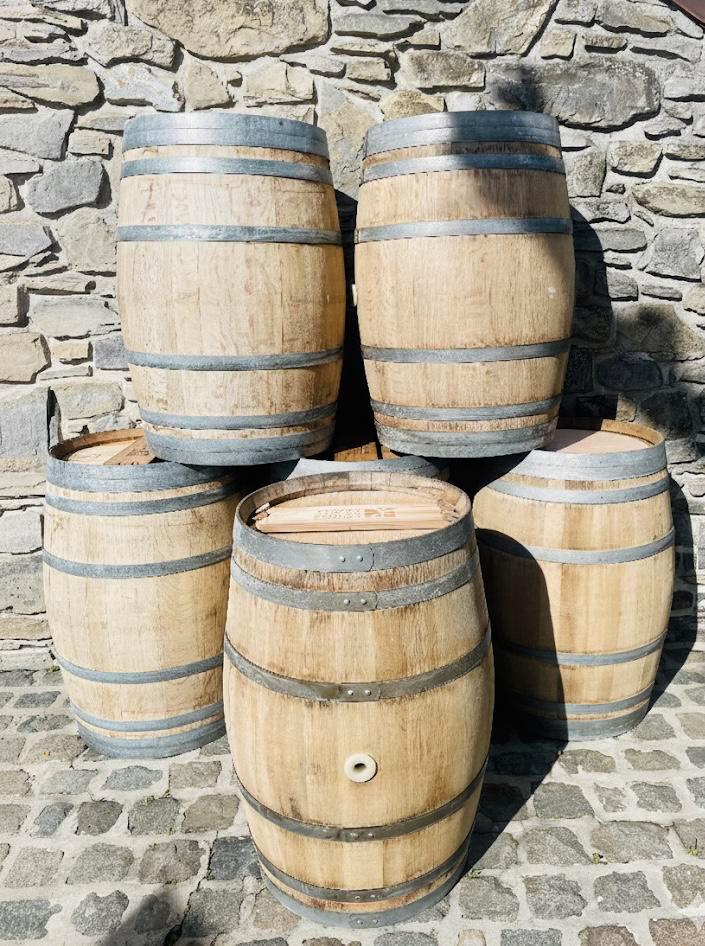 Houten vaten van 225 liter (eikenhout). Uitstekende conditie, Tuin en Terras, Houtskoolbarbecues, Zo goed als nieuw, Ophalen of Verzenden