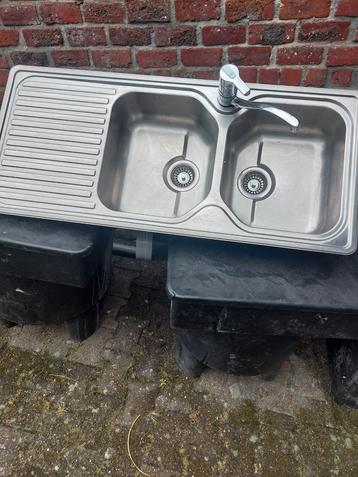 Dubbele spoelbak beschikbaar voor biedingen