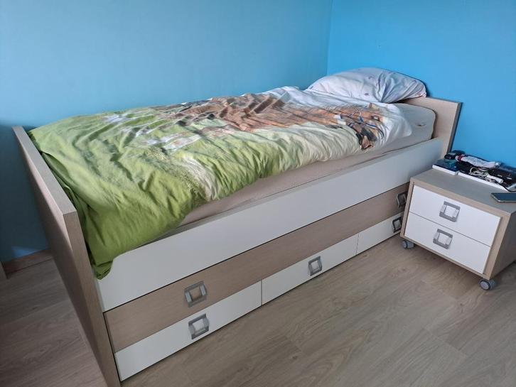 Halfhoogslapers met extra uitschuifbaar bed en laadruimte, Kinderen en Baby's, Kinderkamer | Stapelbedden en Hoogslapers, Zo goed als nieuw