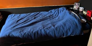 Eénpersoonsbed beschikbaar voor biedingen