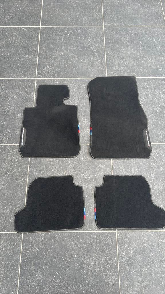 Bmw M2 f serie m performance mattenset, Autos : Divers, Tapis de voiture, Enlèvement, Comme neuf