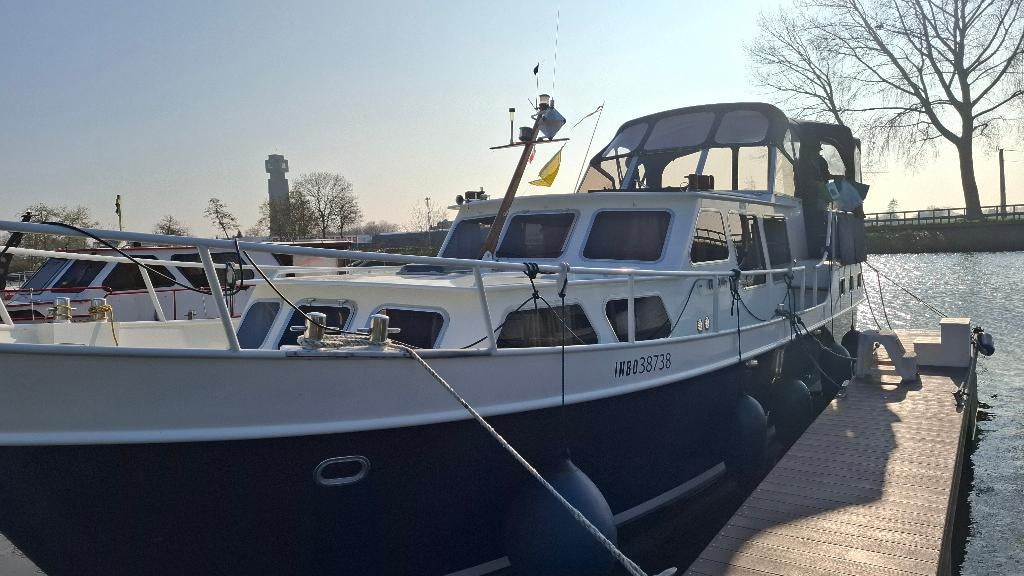 Babro motorboot, 50 ch ou plus, Diesel, Acier, 9 à 12 mètres