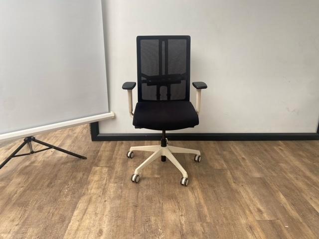 Bureaustoel mesh (wit), Huis en Inrichting, Zitzakken, Wit, Ophalen