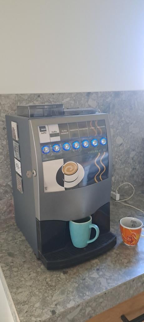 Koffiemachine met bonen professioneel nieuwwaarde 2000euro, Elektronische apparatuur, Koffiezetapparaten, Ophalen, Koffiemachine