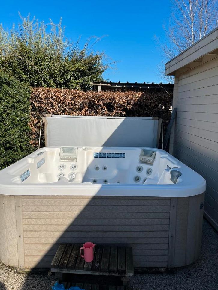 Dimension One Spa – 5 personen - Jacuzzi, Jardin & Terrasse, Bains à remous et Spas, Utilisé, Fixé, Couverture, Filtre, Pompe
