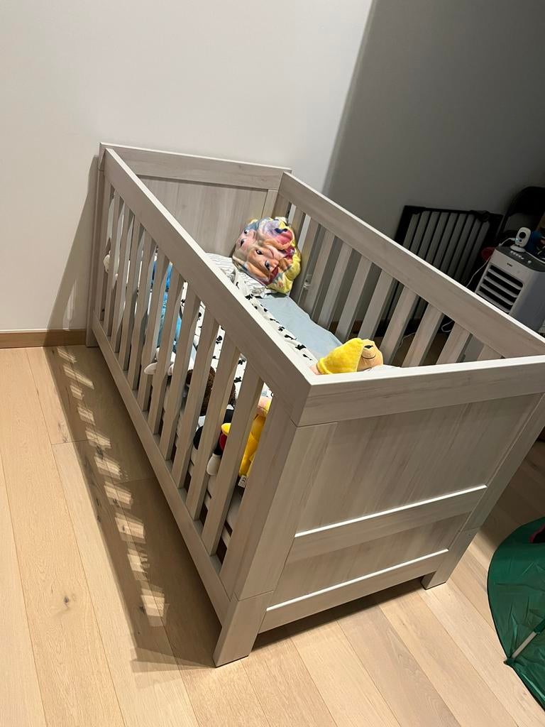 Babykamer interbaby met bed, kleerkast en commode, Kinderen en Baby's, Kinderkamer | Complete kinderkamers, Ophalen, Gebruikt