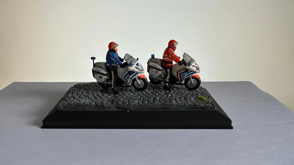 2 Motos police locale et fédérale politie en résine 1:43, Enlèvement, Utilisé, Autres types