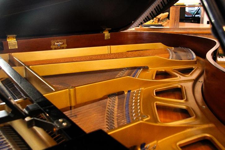 K. Kawai KG-2E à Anvers, Musique & Instruments, Pianos, Comme neuf, À queue, Noir, Brillant, Envoi