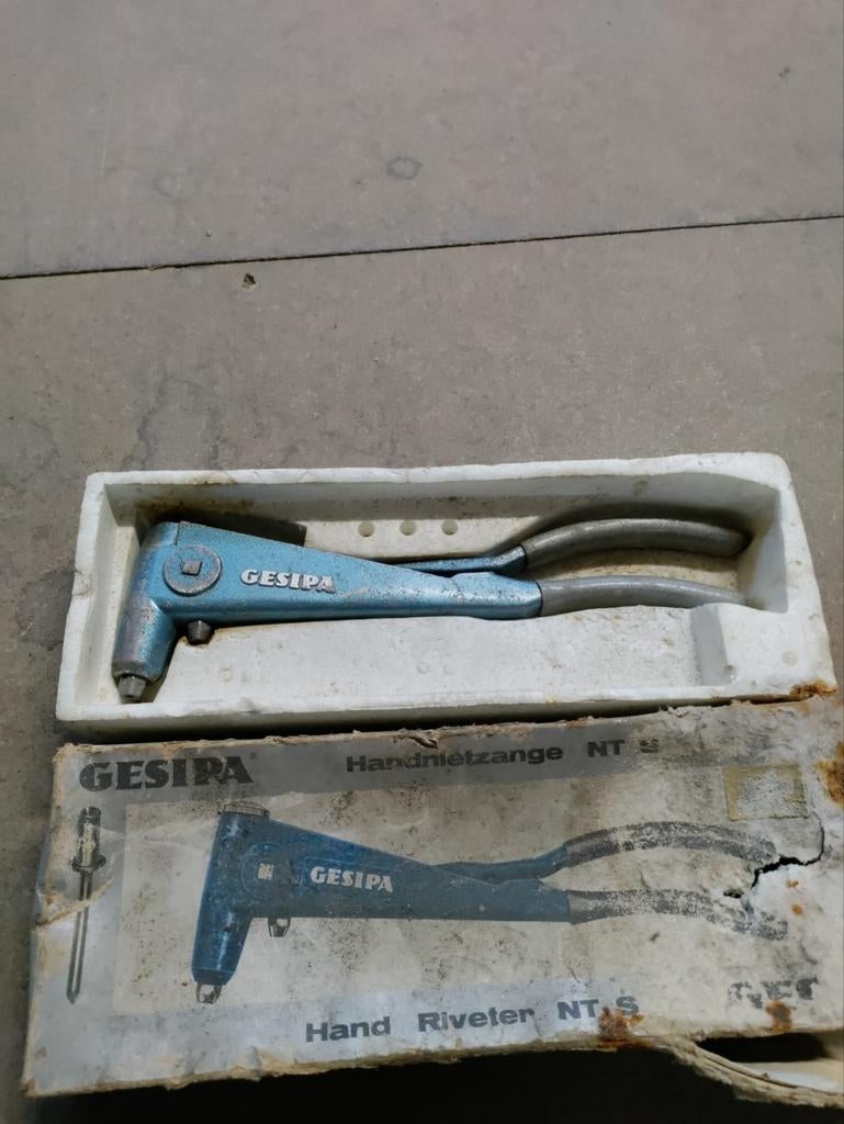 Gesipa blindklintang, Ophalen