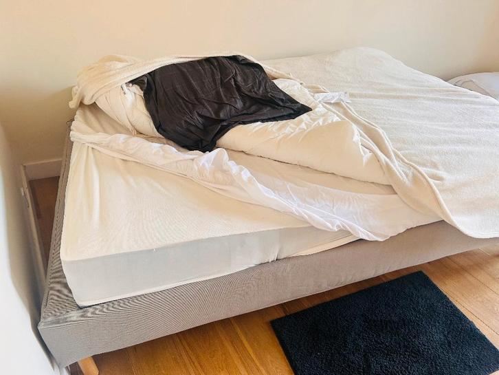 Comfortabel tweepersoonsbed 140x200cm + matras, Huis en Inrichting, Slaapkamer | Bedden, Zo goed als nieuw, Tweepersoons, 140 cm