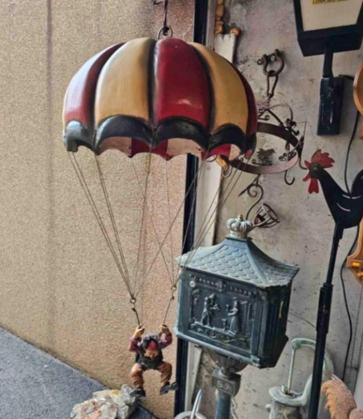 Vintage 70s Parachuting Clown. Dit vintage 70s verzamelobjec, Verzamelen, Retro, Ophalen of Verzenden
