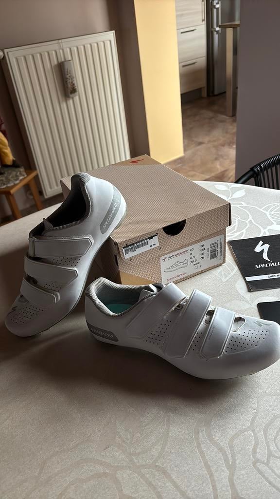 Chaussures de vélo de route pour femmes, Sports & Fitness, Basket, Enlèvement