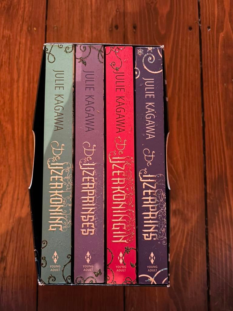 Julie Kagawa boekenserie, Ophalen, Zo goed als nieuw