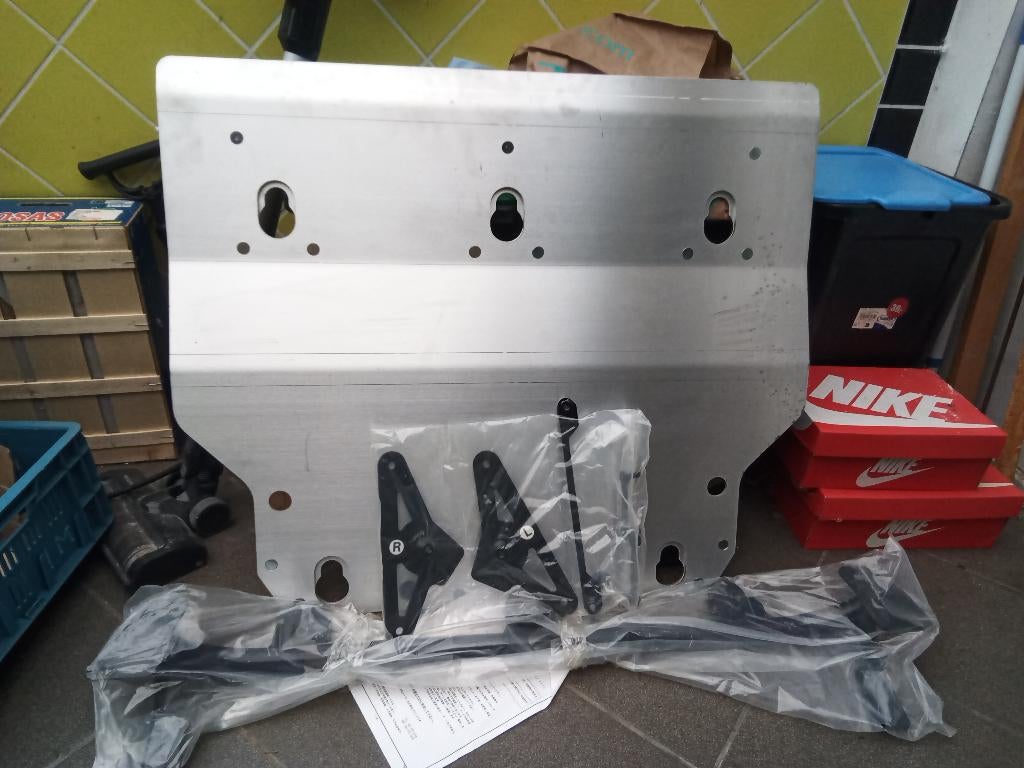 CUSCO heavy duty carterbeschermer voor Toyota GR Yaris, Ophalen