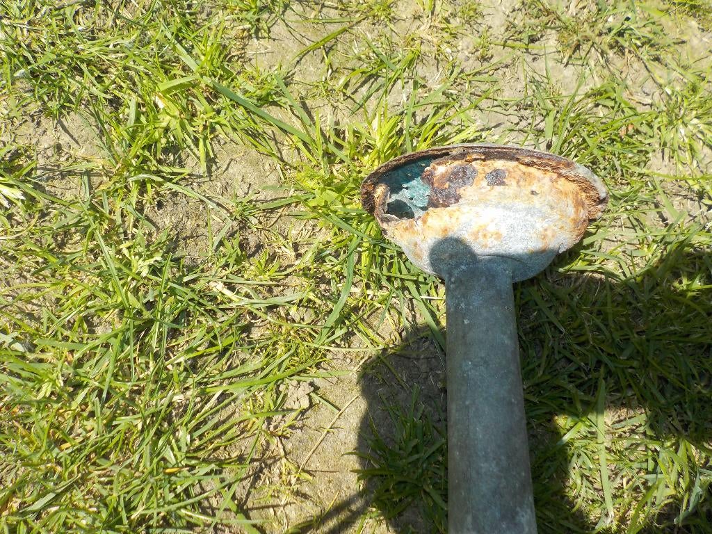 Zinken gieter als decoratie of bloempot, Ophalen