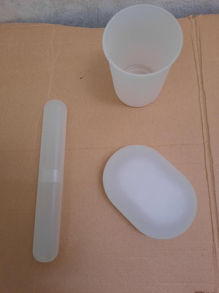 nieuw set tandenborsel kistje, zeepdoosje beker in witte pvc, Ophalen of Verzenden, Nieuw