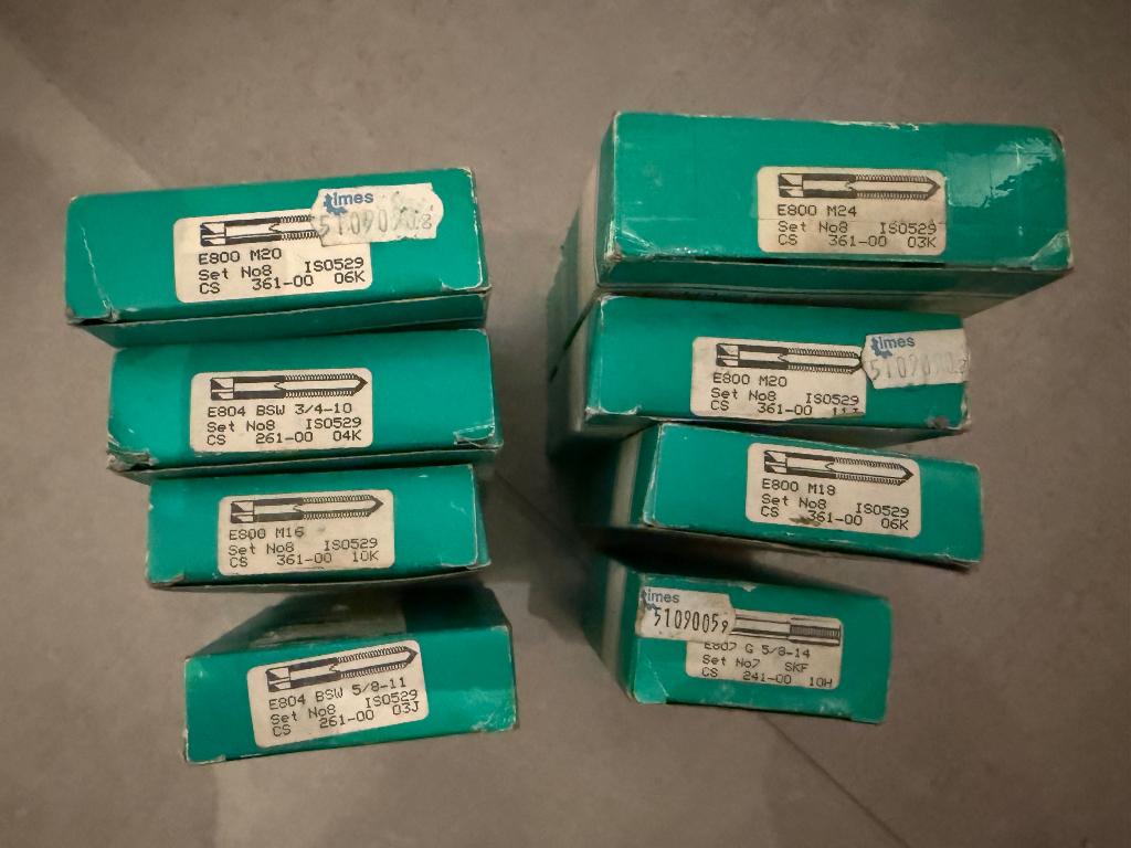 Groot lot Dormer taps en snijplaten metrische schroefdraad, Doe-het-zelf en Bouw, Gereedschap | Overige machines, Zo goed als nieuw