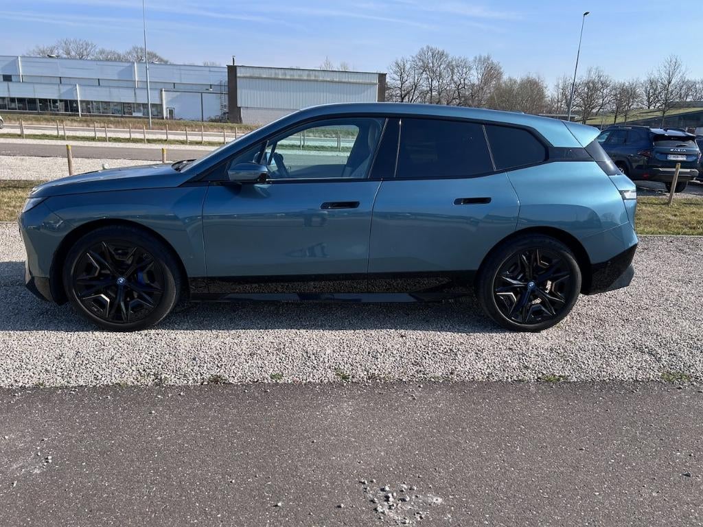 BMW iX - 22" velgen, luchtvering, Harman Kardon, Auto's, BMW, Automaat, Beige, Blauw, IX