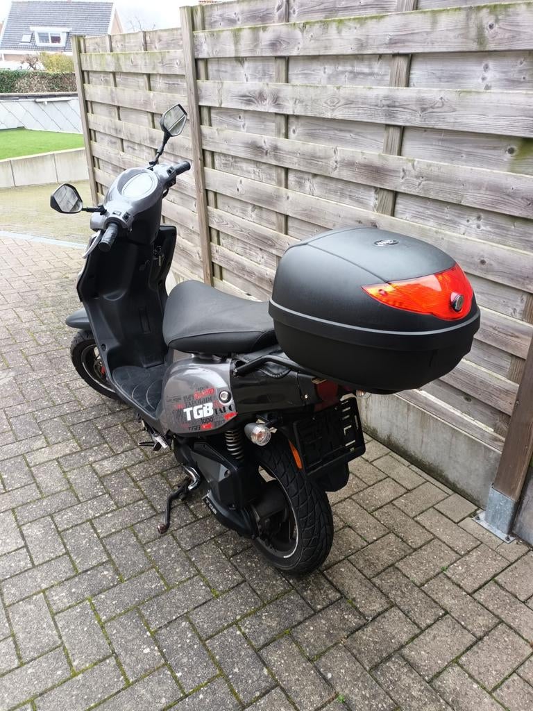 tgb tapo 50 cc kleur grijs goede staat prijs 400 euro 13000, Ophalen