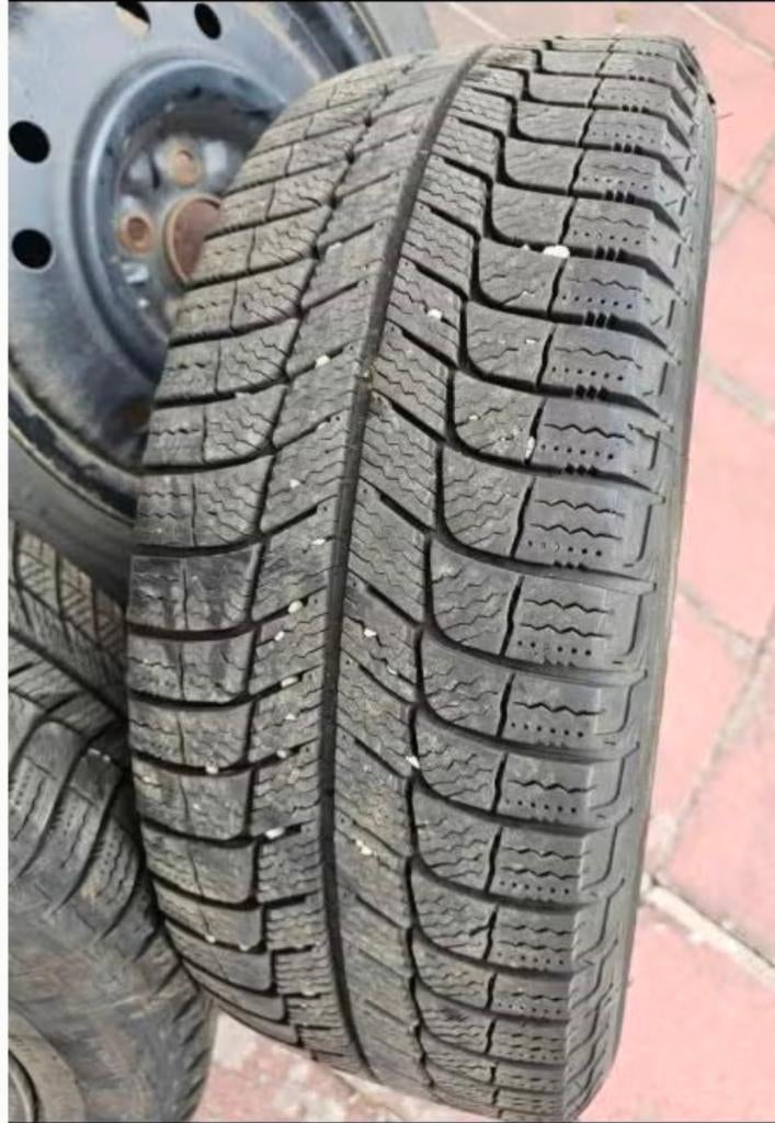 vendre pneu hiver michelin, Autos : Pièces & Accessoires, Pneus & Jantes, Enlèvement, Autre, Autre, Jante(s)