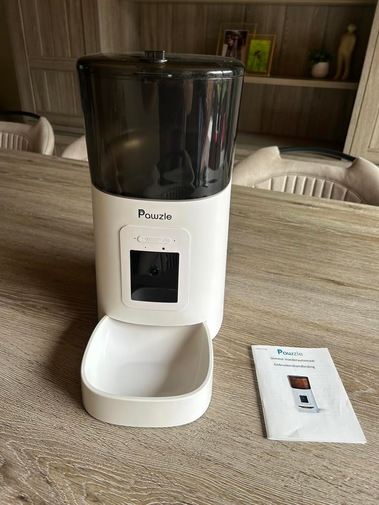 Automatisch voederapparaat voor hond & kat, Animaux & Accessoires, Nourriture & Abreuvoirs pour chats, Comme neuf, Automatiquement