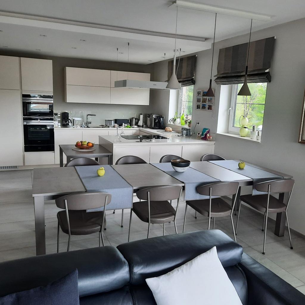 Table avec 8 chaises, Caravanes & Camping